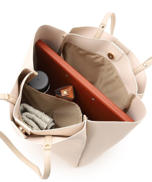 ITS'DEMO（イッツデモ）の「◆【A4OK／通勤・通学に／入口マグネット／ポケ3／軽量】ソフト合皮A4トート（トートバッグ・レディース・ブラウン系/アイボリー/ブラック/ベージュ・00）」の13枚目の写真