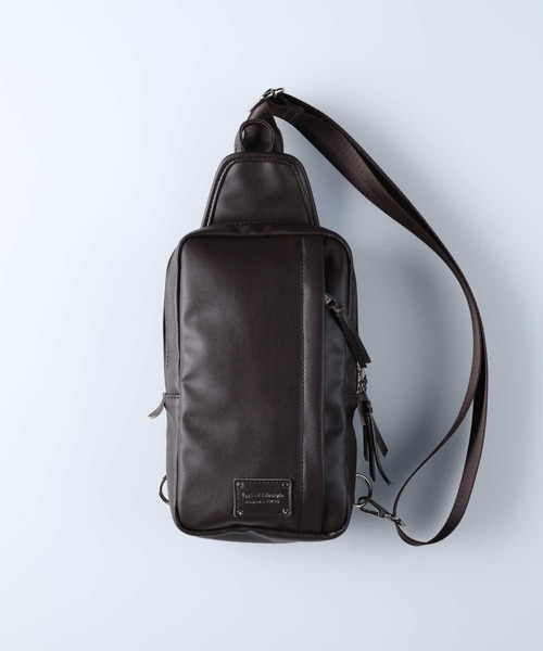 PLUS ONE（プラスワン）の「PLUS ONE(プラスワン)ヴァーサタイルスリングバッグ（ショルダーバッグ・メンズ・ブラック/ブラウン・ONE SIZE）」の5枚目の写真