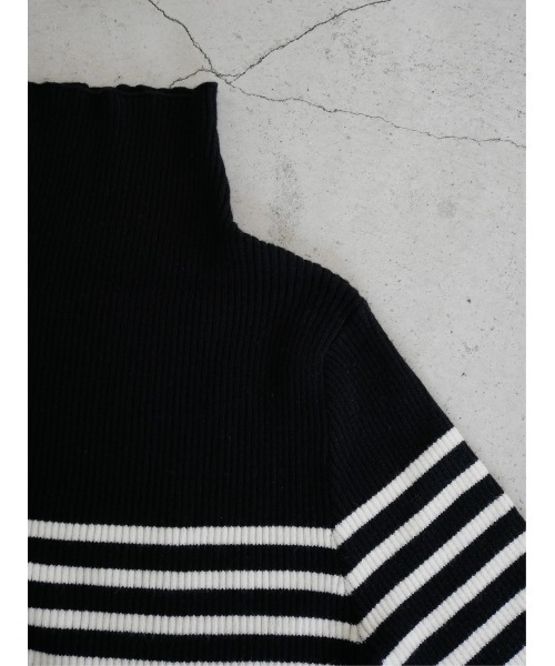 TRUNC(トランクエイティーエイト)の「Finger Hole Border Turtleneck(ニット/セーター・レディース・アイボリー/ブラック・FREE)」の11枚目の写真