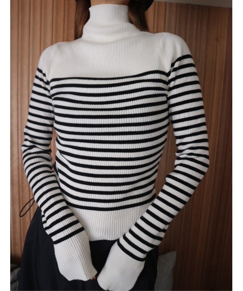 TRUNC(トランクエイティーエイト)の「Finger Hole Border Turtleneck(ニット/セーター・レディース・アイボリー/ブラック・FREE)」の14枚目の写真