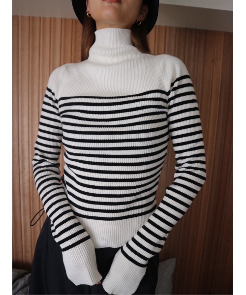 TRUNC(トランクエイティーエイト)の「Finger Hole Border Turtleneck(ニット/セーター・レディース・アイボリー/ブラック・FREE)」の13枚目の写真
