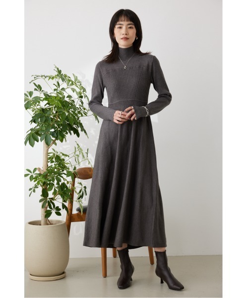 crie conforto(クリーコンフォルト)の「ウエストメイクニットワンピース(ワンピース・レディース・ブラック/ブルー/グレー・SMALL/MEDIUM)」の6枚目の写真