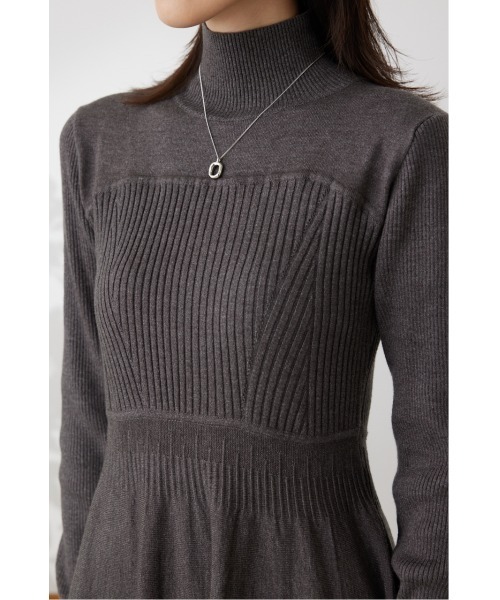 crie conforto(クリーコンフォルト)の「ウエストメイクニットワンピース(ワンピース・レディース・ブラック/ブルー/グレー・SMALL/MEDIUM)」の10枚目の写真