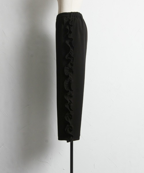 &. NOSTALGIA（アンドドットノスタルジア）の「【ZOZO限定】サイドフリルラインジョーゼットパンツ（その他パンツ・レディース・ブラック・FREE）」の10枚目の写真