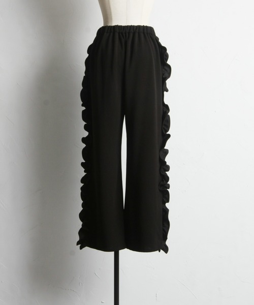 &. NOSTALGIA（アンドドットノスタルジア）の「【ZOZO限定】サイドフリルラインジョーゼットパンツ（その他パンツ・レディース・ブラック・FREE）」の11枚目の写真
