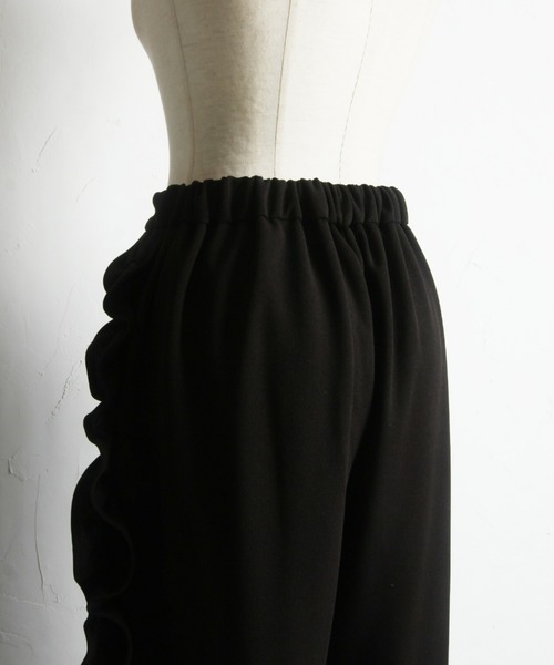 &. NOSTALGIA（アンドドットノスタルジア）の「【ZOZO限定】サイドフリルラインジョーゼットパンツ（その他パンツ・レディース・ブラック・FREE）」の12枚目の写真