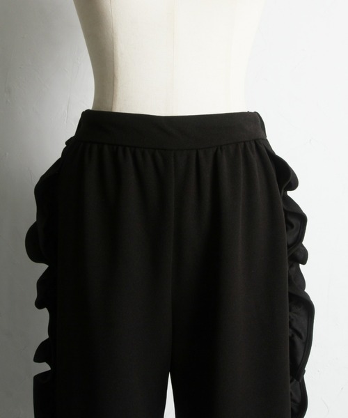 &. NOSTALGIA（アンドドットノスタルジア）の「【ZOZO限定】サイドフリルラインジョーゼットパンツ（その他パンツ・レディース・ブラック・FREE）」の13枚目の写真
