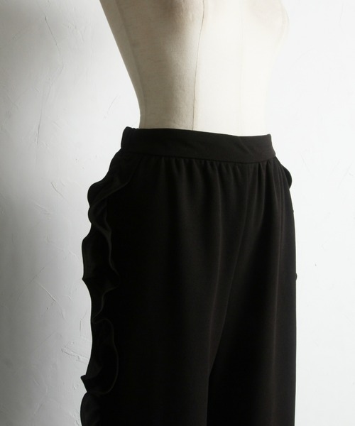 &. NOSTALGIA（アンドドットノスタルジア）の「【ZOZO限定】サイドフリルラインジョーゼットパンツ（その他パンツ・レディース・ブラック・FREE）」の14枚目の写真
