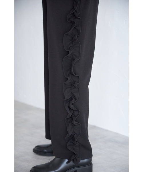 &. NOSTALGIA（アンドドットノスタルジア）の「【ZOZO限定】サイドフリルラインジョーゼットパンツ（その他パンツ・レディース・ブラック・FREE）」の8枚目の写真