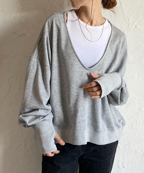 She's Closet(シーズクローゼット)の「裏毛深Vネックビッグシルエット長袖指穴あきフィンガーホールスウェットプルオーバー(スウェット・レディース・チャコール/杢グレー・FREE)」の1枚目の写真