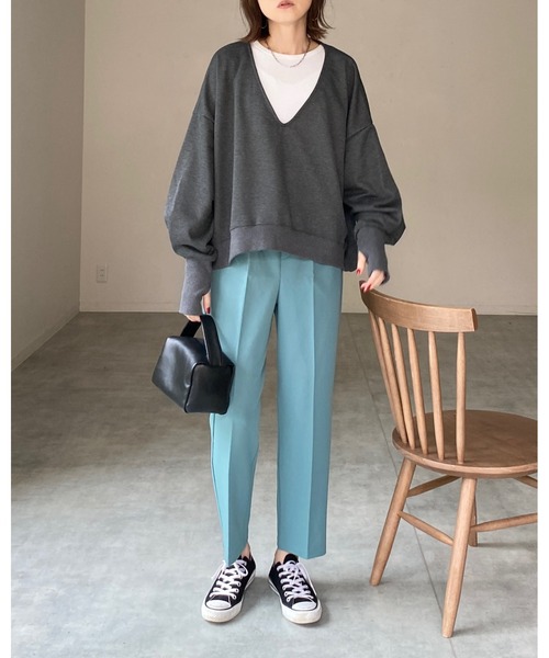 She's Closet(シーズクローゼット)の「裏毛深Vネックビッグシルエット長袖指穴あきフィンガーホールスウェットプルオーバー(スウェット・レディース・チャコール/杢グレー・FREE)」の18枚目の写真