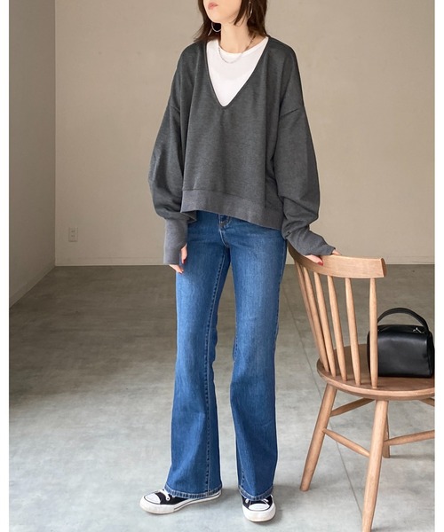 She's Closet(シーズクローゼット)の「裏毛深Vネックビッグシルエット長袖指穴あきフィンガーホールスウェットプルオーバー(スウェット・レディース・チャコール/杢グレー・FREE)」の3枚目の写真