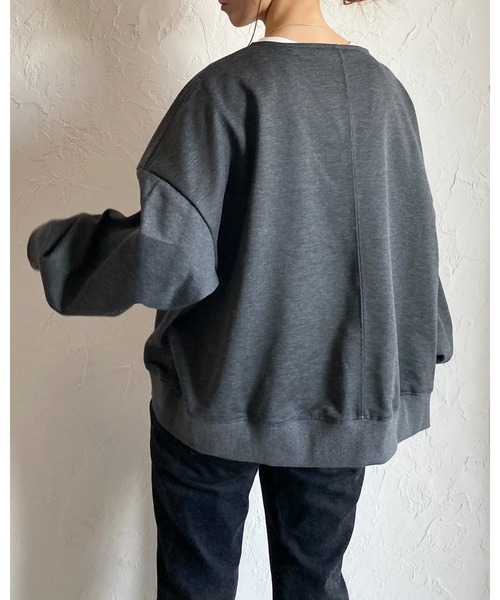 She's Closet(シーズクローゼット)の「裏毛深Vネックビッグシルエット長袖指穴あきフィンガーホールスウェットプルオーバー(スウェット・レディース・チャコール/杢グレー・FREE)」の7枚目の写真
