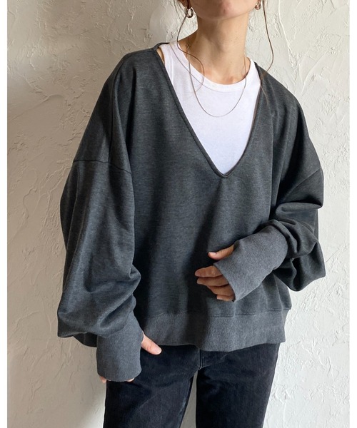 She's Closet(シーズクローゼット)の「裏毛深Vネックビッグシルエット長袖指穴あきフィンガーホールスウェットプルオーバー(スウェット・レディース・チャコール/杢グレー・FREE)」の15枚目の写真