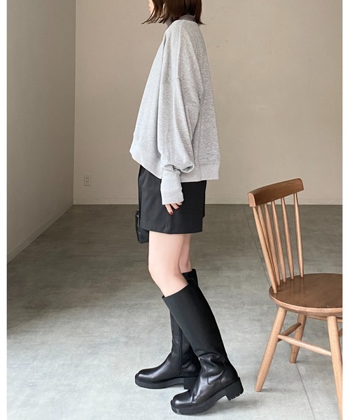 She's Closet(シーズクローゼット)の「裏毛深Vネックビッグシルエット長袖指穴あきフィンガーホールスウェットプルオーバー(スウェット・レディース・チャコール/杢グレー・FREE)」の20枚目の写真