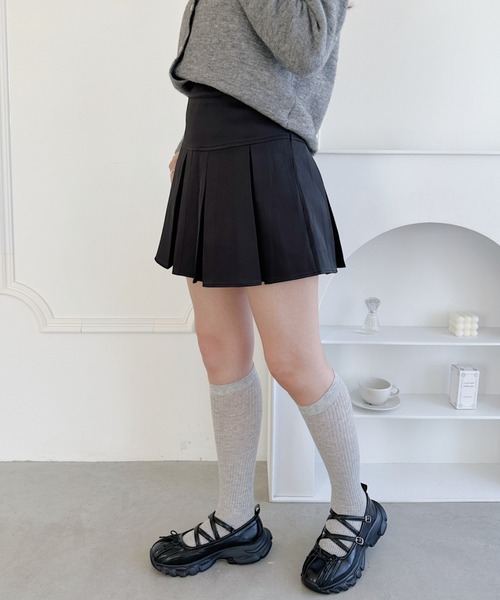 Loueme(ルエム)の「ハイウエストワイドプリーツミニスカパン(スカート・レディース・ブラック/グレー/ホワイト・S/M)」の6枚目の写真
