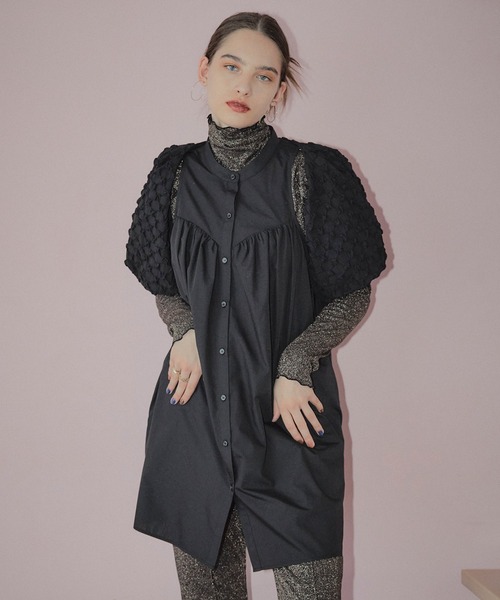 ELLEgirl（エルガール）の「《新色追加》ラメハイネックパフスリーブトップス【ELLEgirl/エル ガール】（Tシャツ/カットソー・レディース・グレー/ブラウン/シルバー・FREE）」の5枚目の写真