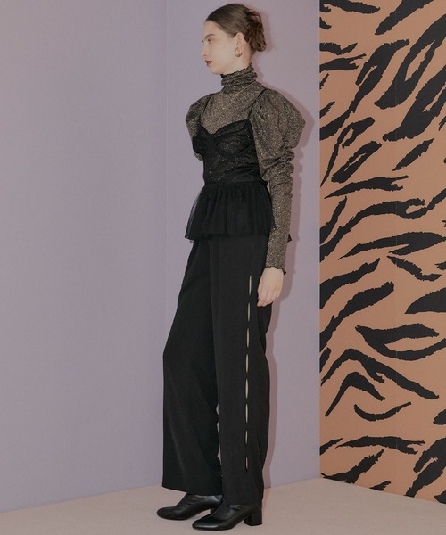 ELLEgirl（エルガール）の「《新色追加》ラメハイネックパフスリーブトップス【ELLEgirl/エル ガール】（Tシャツ/カットソー・レディース・グレー/ブラウン/シルバー・FREE）」の19枚目の写真