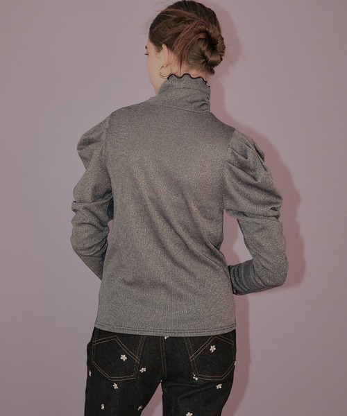 ELLEgirl（エルガール）の「《新色追加》ラメハイネックパフスリーブトップス【ELLEgirl/エル ガール】（Tシャツ/カットソー・レディース・グレー/ブラウン/シルバー・FREE）」の10枚目の写真