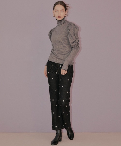 ELLEgirl（エルガール）の「《新色追加》ラメハイネックパフスリーブトップス【ELLEgirl/エル ガール】（Tシャツ/カットソー・レディース・グレー/ブラウン/シルバー・FREE）」の12枚目の写真