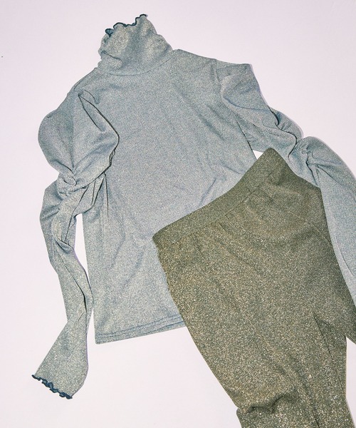 ELLEgirl（エルガール）の「《新色追加》ラメハイネックパフスリーブトップス【ELLEgirl/エル ガール】（Tシャツ/カットソー・レディース・グレー/ブラウン/シルバー・FREE）」の22枚目の写真