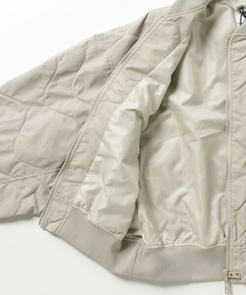 F/CE. （エフシーイー）の「F/CE. QUILT-LIKE BOMBER JACKET / エフシーイー キルトライク ボンバージャケット（MA-1・メンズ・グレー/オリーブ・SMALL）」の18枚目の写真
