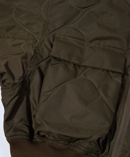 F/CE. （エフシーイー）の「F/CE. QUILT-LIKE BOMBER JACKET / エフシーイー キルトライク ボンバージャケット（MA-1・メンズ・グレー/オリーブ・SMALL）」の8枚目の写真