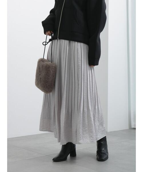 Te chichi(テチチ)の「光沢サテンロングプリーツスカート(スカート・レディース・ベージュ/グレー・F)」の2枚目の写真
