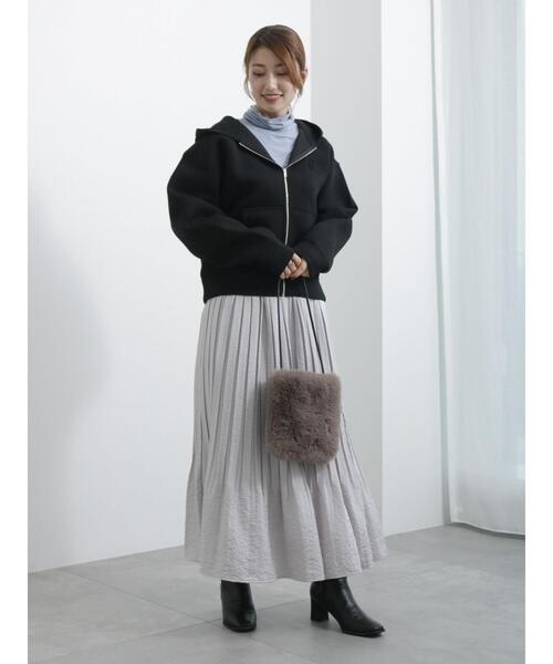 Te chichi(テチチ)の「光沢サテンロングプリーツスカート(スカート・レディース・ベージュ/グレー・F)」の5枚目の写真