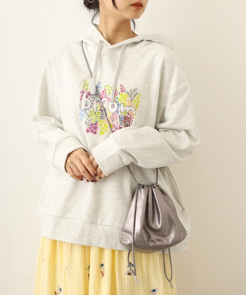 Emago(イマゴ)の「EMAGO ロゴ刺繍パーカー(パーカー・レディース・ネイビー/ブラウン/アイボリー・FREE)」の4枚目の写真