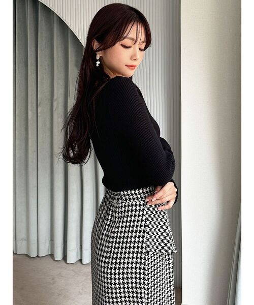 RESEXXY（リゼクシー）の「デコルテクロスニットトップス（ニット/セーター・レディース・ブラック/ホワイト/ピンク/ブルー・FREE）」の12枚目の写真