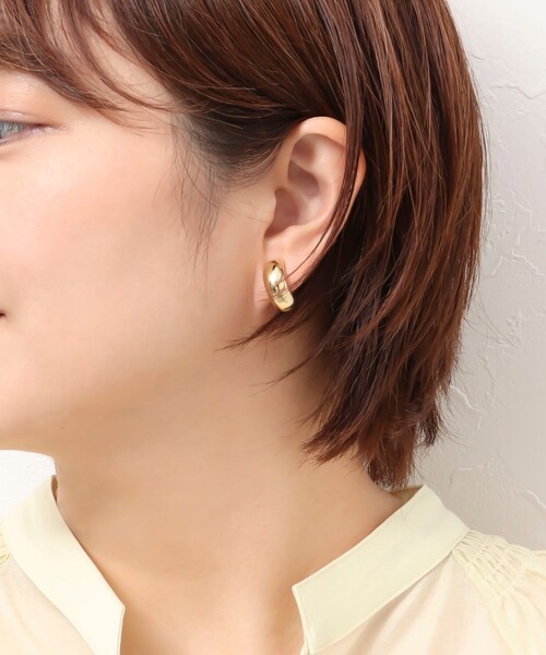 NOLLEY’S Sophi(ノーリーズソフィ)の「ワイドG型 イヤリング(イヤリング・レディース・シルバー/ゴールド・FREE)」の2枚目の写真
