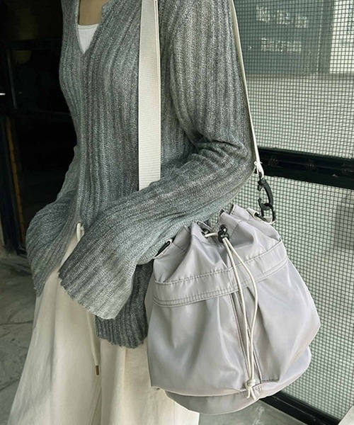 NANEA(ナネア)の「2WAY巾着ショルダーバッグ(ショルダーバッグ・レディース・ベージュ/オレンジ/ミント/ホワイト/ブラウン/グレー/ブラック/カーキ/アイボリー・フリー)」の5枚目の写真