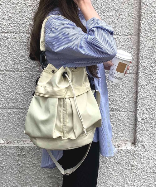 NANEA(ナネア)の「2WAY巾着ショルダーバッグ(ショルダーバッグ・レディース・ベージュ/オレンジ/ミント/ホワイト/ブラウン/グレー/ブラック/カーキ/アイボリー・フリー)」の3枚目の写真