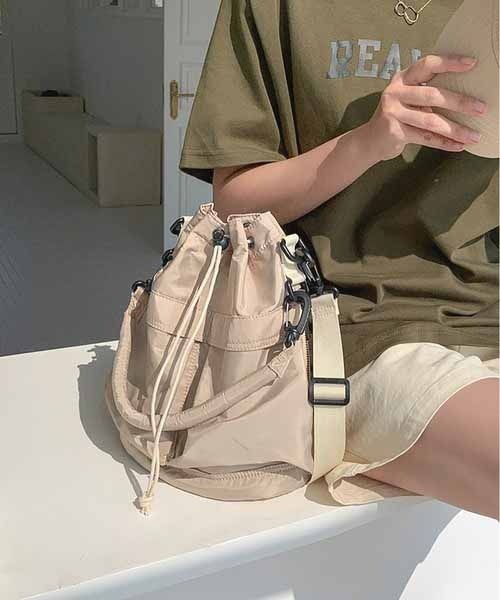 NANEA(ナネア)の「2WAY巾着ショルダーバッグ(ショルダーバッグ・レディース・ベージュ/オレンジ/ミント/ホワイト/ブラウン/グレー/ブラック/カーキ/アイボリー・フリー)」の11枚目の写真