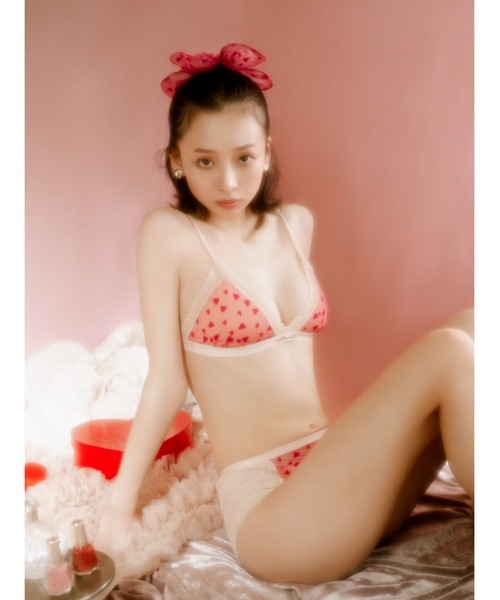 LILY BROWN(リリーブラウン)の「【LILY BROWN Lingerie】ブラレットセット/メニーハート(ブラ&ショーツ・レディース・ブラック/レッド・M/S)」の1枚目の写真