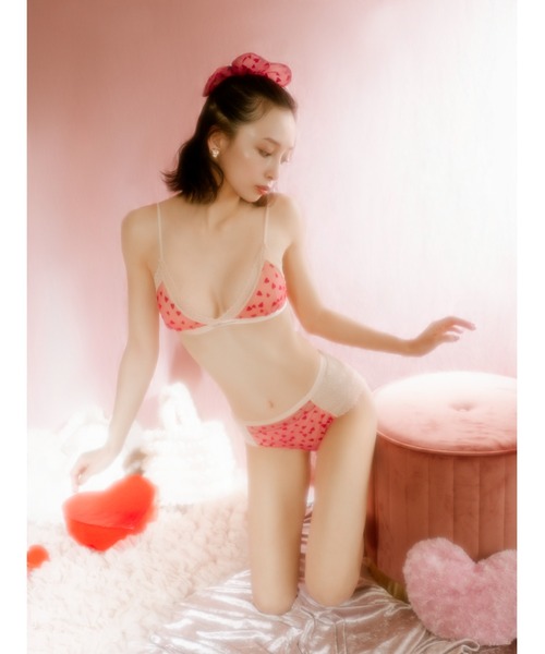 LILY BROWN(リリーブラウン)の「【LILY BROWN Lingerie】ブラレットセット/メニーハート(ブラ&ショーツ・レディース・ブラック/レッド・M/S)」の3枚目の写真