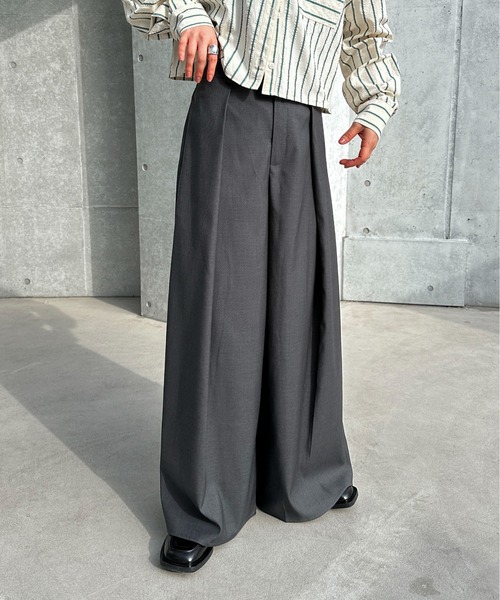 feepur（フェピュール）の「深タックスーパーワイドパンツ（その他パンツ・レディース・グレー/ブラック/アイボリー・SMALL/MEDIUM）」の7枚目の写真
