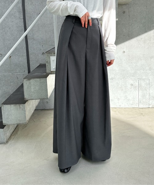 feepur（フェピュール）の「深タックスーパーワイドパンツ（その他パンツ・レディース・グレー/ブラック/アイボリー・SMALL/MEDIUM）」の13枚目の写真