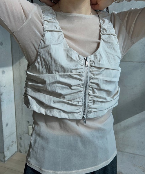 y/m by RIKA（イムバイリカ）の「T/Nタフタジップアップギャザービスチェ（ベスト・レディース・カーキ/ブラック/アイボリー・FREE）」の12枚目の写真