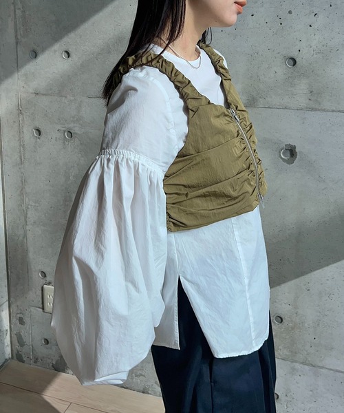 PINUE タフタギャザービスチェ ブラック【新品タグ付き】 y/m by RIKA（イムバイリカ）の「T/Nタフタジップアップギャザー