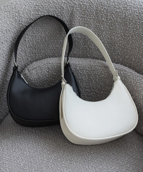 coca（coca）（コカ）の「ハーフムーンワンハンドルバッグ（ハンドバッグ・レディース・ブラック/アイボリー・ONE SIZE）」の2枚目の写真