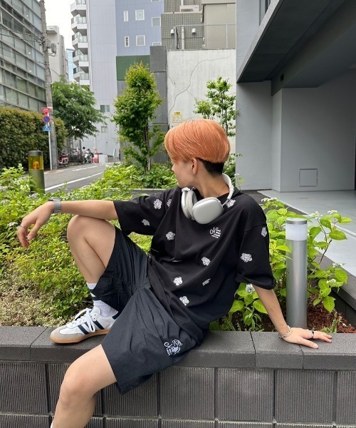 kaoyorinakami(カオヨリナカミ)の「flower tee / フラワーTシャツ(Tシャツ/カットソー・メンズ・ホワイト/ブラック・X-LARGE/MEDIUM/SMALL/X-SMALL/LARGE)」の4枚目の写真