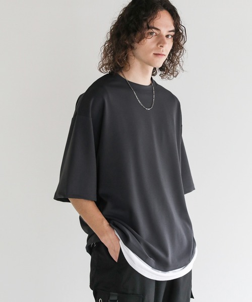 ASTRONOMY(アストロノミー)の「Buyer's Select / UVカット梨地裾スリット入りオーバーサイズ5分袖Tシャツ(Tシャツ/カットソー・メンズ・グレー/アイボリー/ブラック/ブルー系/ベージュ・L/LL/M)」の4枚目の写真