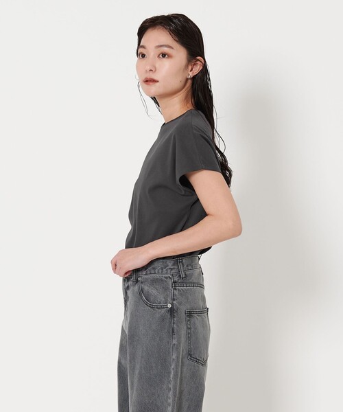 MARW UNITED ARROWS（マルゥ ユナイテッドアローズ）の「＜MARW UNITED ARROWS＞ベーシック クルーネック Tシャツ ‐汗ジミ防止‐（Tシャツ/カットソー・レディース・ダークグレー/ホワイト/ブラック/オリーブ/クリーム・FREE）」の4枚目の写真