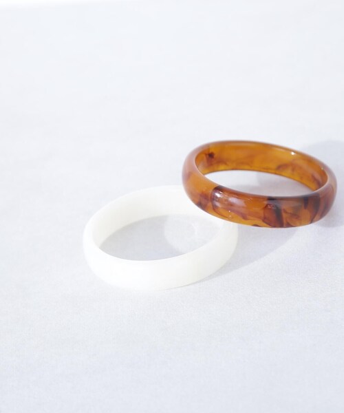 N.（N. Natural Beauty Basic）（エヌエヌナチュラルビューティーベーシック）の「マーブル細バングル（バングル/リストバンド・レディース・ホワイト/ブラウン・FREE）」の2枚目の写真