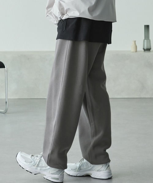 MONO-MART（モノマート）の「セミワイドテーパードスウェットパンツ（スウェットパンツ・メンズ・ブラック/ダークブラウン/ライトグレー/ネイビー/ダークグレー/杢グレー・XL/L/M/S）」の3枚目の写真
