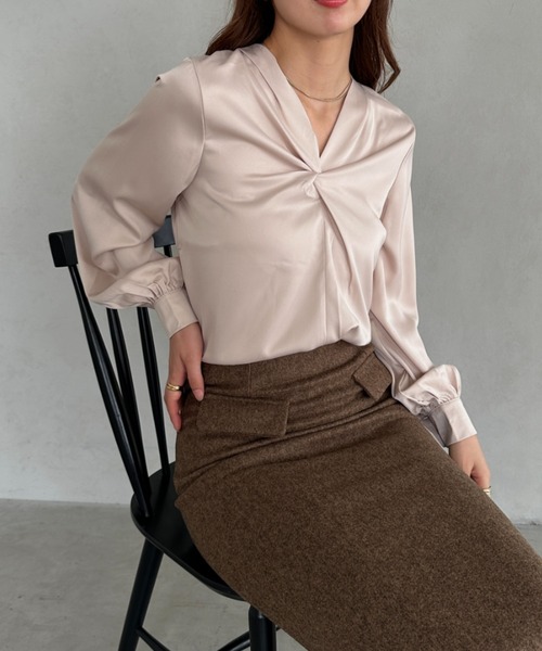 セール】サテンVネックブラウス（シャツ/ブラウス）｜MYMOOD