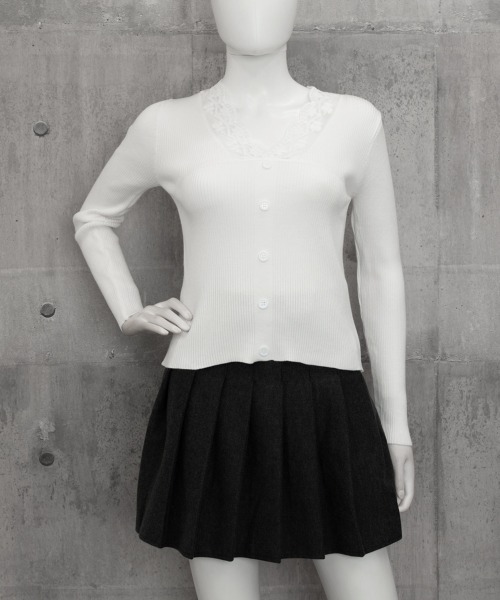 Miniministore(ミニミニストア)の「ニットトップス Vネック レース切替え(ニット/セーター・レディース・ベージュ/ホワイト/ブラック・FREE)」の15枚目の写真