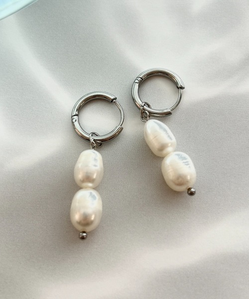 ciite' surgical stainless(シーテサージカルステンレス)の「【 金属アレルギー対応 】 スリング ツウィンパールピアス サージカルステンレス (ピアス(両耳用)・レディース・シルバー/ゴールド・FREE)」の2枚目の写真